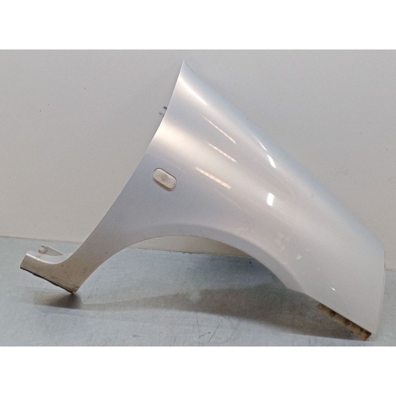 Recambio de aleta delantera derecha para renault clio ii (bb_, cb_) 1.2 (bb0a, bb0f, bb10, bb1k, bb28, bb2d, bb2h, cb0a,... refe