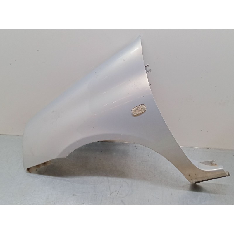 Recambio de aleta delantera izquierda para renault clio ii (bb_, cb_) 1.2 (bb0a, bb0f, bb10, bb1k, bb28, bb2d, bb2h, cb0a,... re