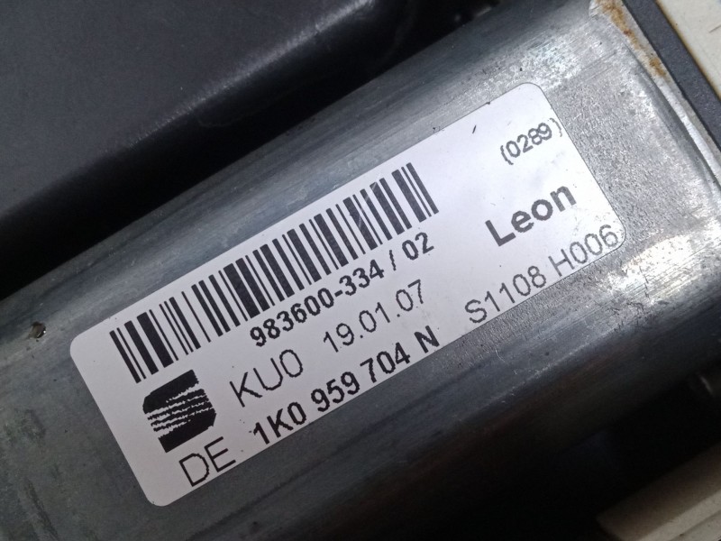 Recambio de elevalunas electrico trasero derecho para seat leon (1p1) 1.9 tdi referencia OEM IAM    Recambio de elevalunas electrico trasero derecho para seat leon (1p1) 1.9 tdi referencia OEM IAM