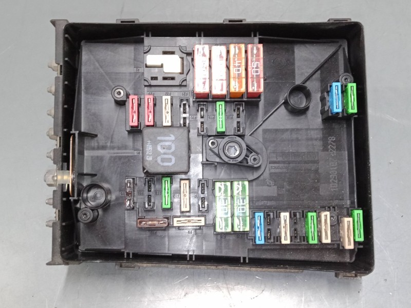 Recambio de caja reles / fusibles para seat leon (1p1) 1.9 tdi referencia OEM IAM 1K0937125A   Recambio de caja reles / fusibles para seat leon (1p1) 1.9 tdi referencia OEM IAM 1K0937125A