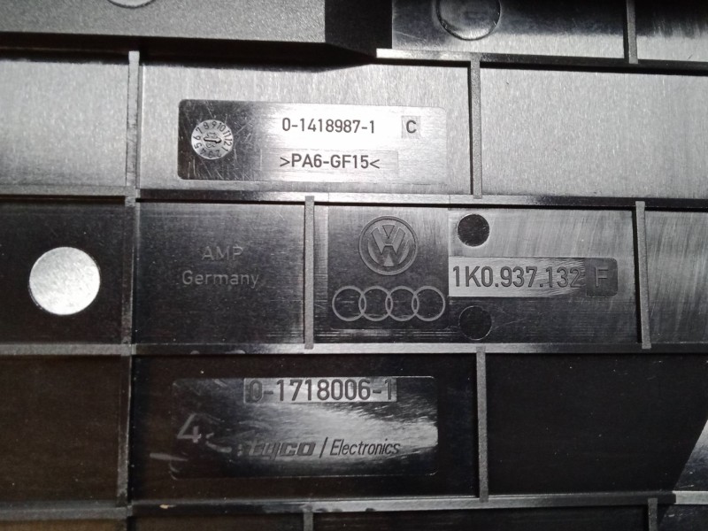 Recambio de caja reles / fusibles para seat leon (1p1) 1.9 tdi referencia OEM IAM 1K0937125A   Recambio de caja reles / fusibles para seat leon (1p1) 1.9 tdi referencia OEM IAM 1K0937125A