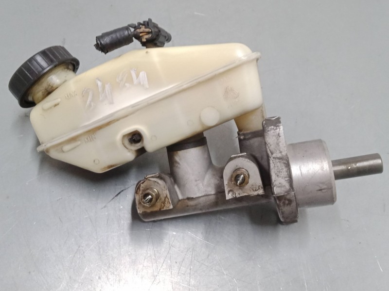 Recambio de bomba freno para chevrolet aveo / kalos hatchback (t200) 1.2 referencia OEM IAM    Recambio de bomba freno para chevrolet aveo / kalos hatchback (t200) 1.2 referencia OEM IAM