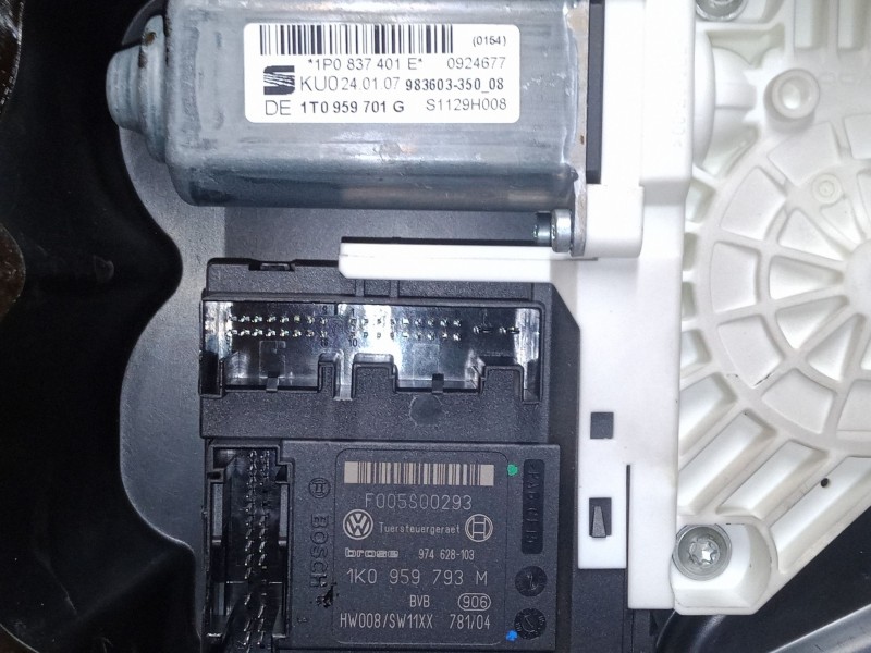 Recambio de elevalunas electrico delantero izquierdo para seat leon (1p1) 1.9 tdi referencia OEM IAM 1P837401   Recambio de elevalunas electrico delantero izquierdo para seat leon (1p1) 1.9 tdi referencia OEM IAM 1P837401