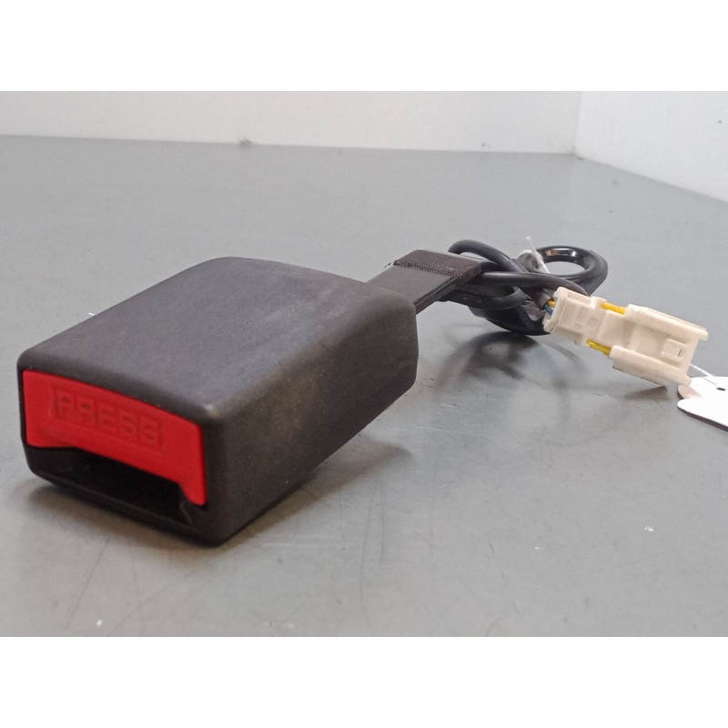 Recambio de anclaje cinturon delantero derecho para citroën c4 picasso i monospace (ud_) 1.8 i 16v referencia OEM IAM 9654972877