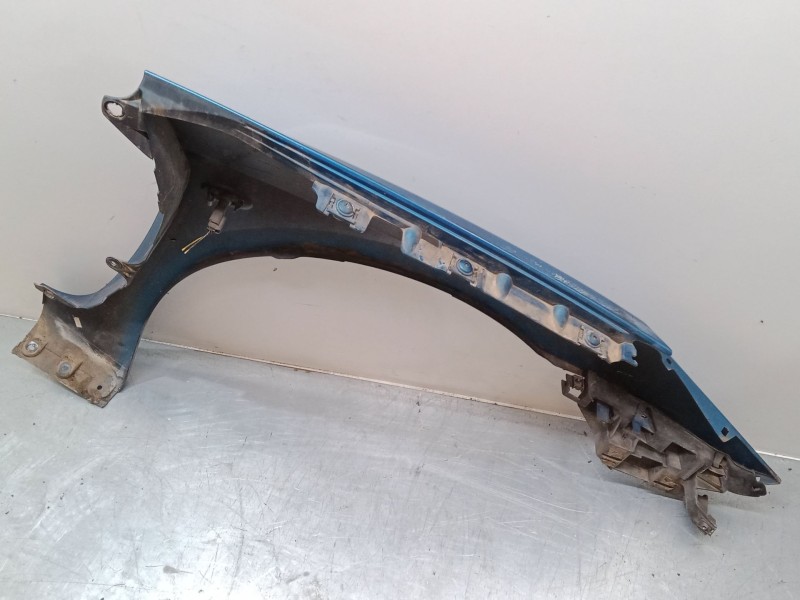 Recambio de aleta delantera izquierda para peugeot 307 cc (3b) 2.0 hdi 135 referencia OEM IAM   