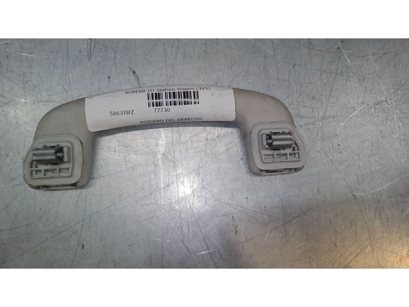 Recambio de asidero del derecho para skoda superb iii station wagon (3v5) 2.0 tdi referencia OEM IAM    Recambio de asidero del derecho para skoda superb iii station wagon (3v5) 2.0 tdi referencia OEM IAM