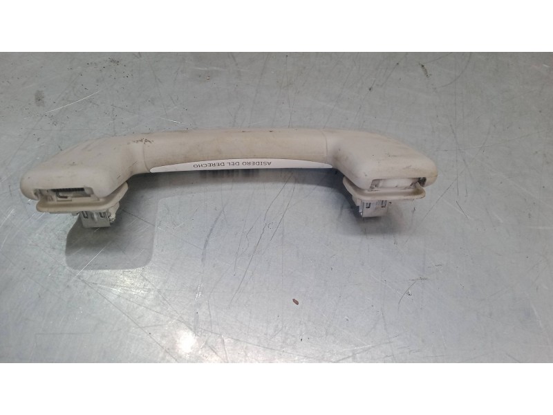 Recambio de asidero del derecho para skoda superb iii station wagon (3v5) 2.0 tdi referencia OEM IAM    Recambio de asidero del derecho para skoda superb iii station wagon (3v5) 2.0 tdi referencia OEM IAM