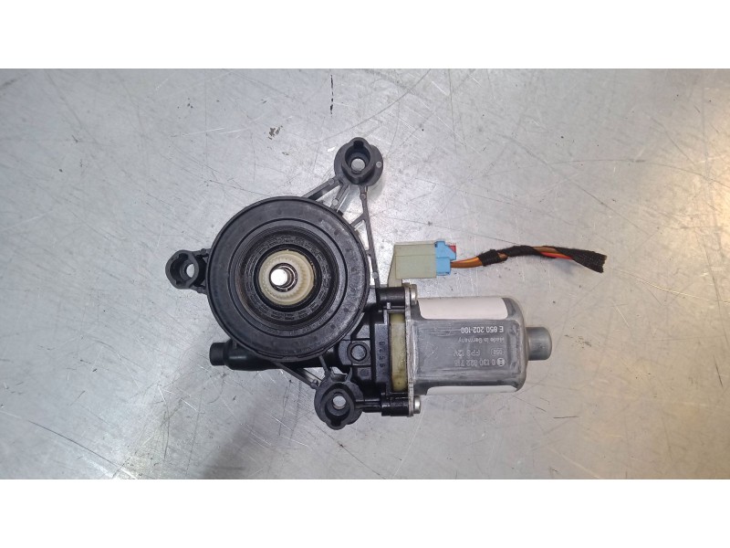 Recambio de motor elevaluna delantero derecho para skoda superb iii station wagon (3v5) 2.0 tdi referencia OEM IAM    Recambio de motor elevaluna delantero derecho para skoda superb iii station wagon (3v5) 2.0 tdi referencia OEM IAM