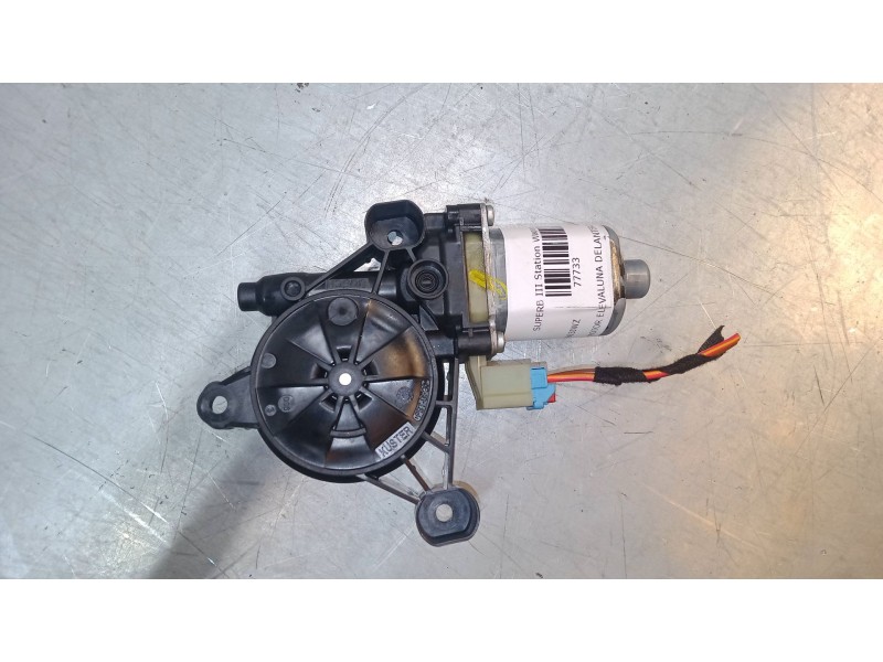 Recambio de motor elevaluna delantero derecho para skoda superb iii station wagon (3v5) 2.0 tdi referencia OEM IAM    Recambio de motor elevaluna delantero derecho para skoda superb iii station wagon (3v5) 2.0 tdi referencia OEM IAM