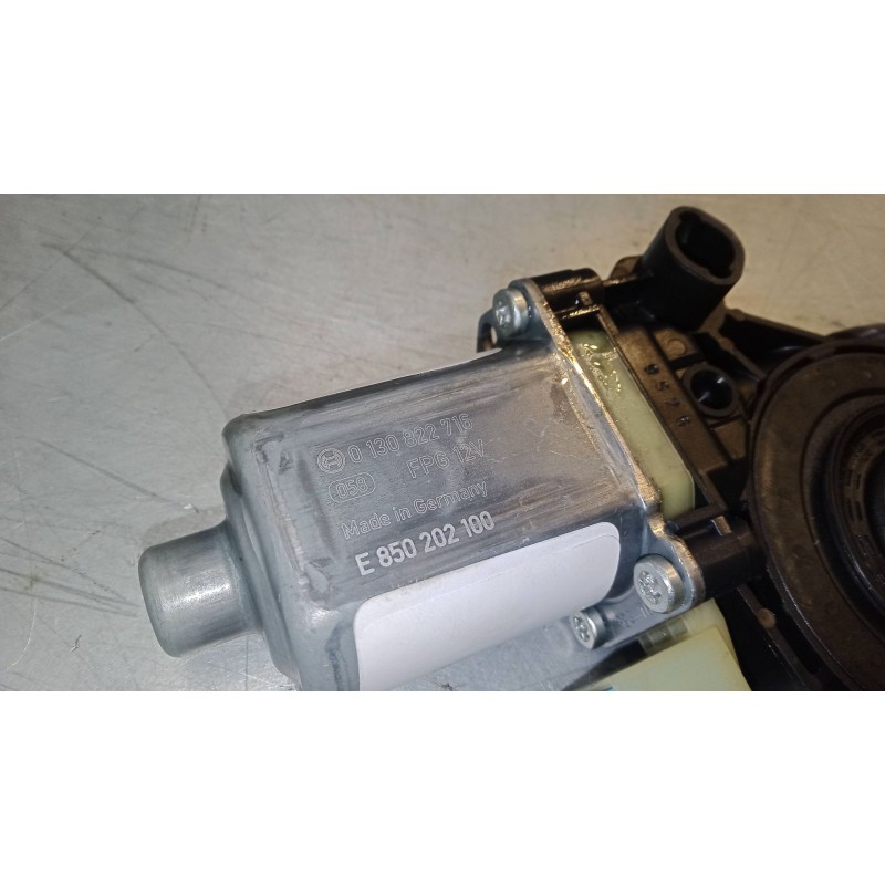 Recambio de motor elevaluna delantero derecho para skoda superb iii station wagon (3v5) 2.0 tdi referencia OEM IAM    Recambio de motor elevaluna delantero derecho para skoda superb iii station wagon (3v5) 2.0 tdi referencia OEM IAM