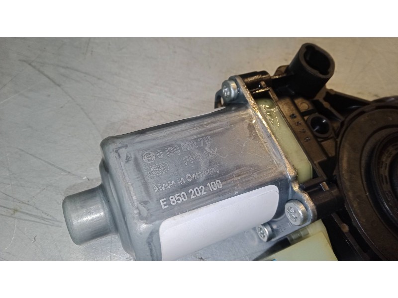 Recambio de motor elevaluna delantero derecho para skoda superb iii station wagon (3v5) 2.0 tdi referencia OEM IAM    Recambio de motor elevaluna delantero derecho para skoda superb iii station wagon (3v5) 2.0 tdi referencia OEM IAM