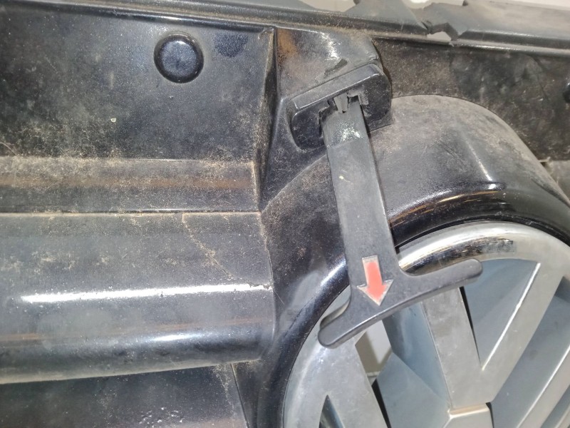 Recambio de rejillas capo para volkswagen golf iv (1j1) 1.9 tdi referencia OEM IAM    Recambio de rejillas capo para volkswagen golf iv (1j1) 1.9 tdi referencia OEM IAM