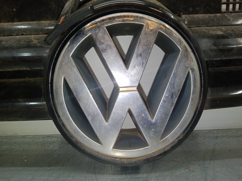 Recambio de rejillas capo para volkswagen golf iv (1j1) 1.9 tdi referencia OEM IAM    Recambio de rejillas capo para volkswagen golf iv (1j1) 1.9 tdi referencia OEM IAM