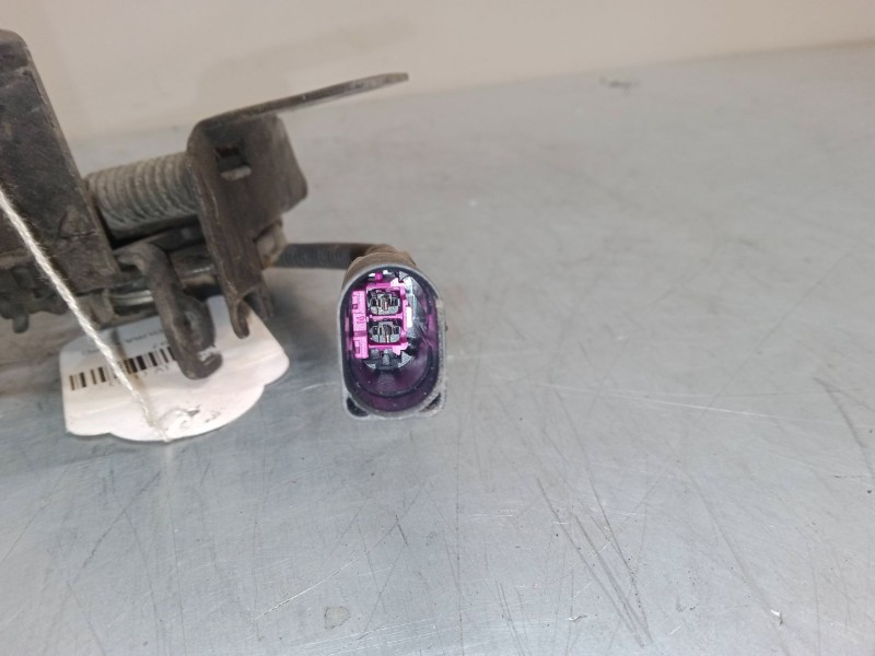 Recambio de cerradura capo para volkswagen golf iv (1j1) 1.9 tdi referencia OEM IAM    Recambio de cerradura capo para volkswagen golf iv (1j1) 1.9 tdi referencia OEM IAM