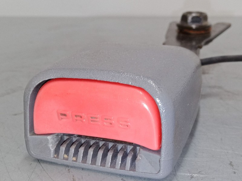 Recambio de anclaje cinturon delantero derecho para kia carnival ii (gq) 2.9 crdi referencia OEM IAM   