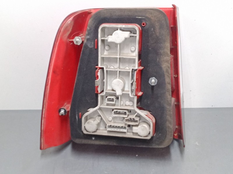 Recambio de piloto trasero derecho para volkswagen passat b5 (3b2) 1.9 tdi referencia OEM IAM 3B5594525  