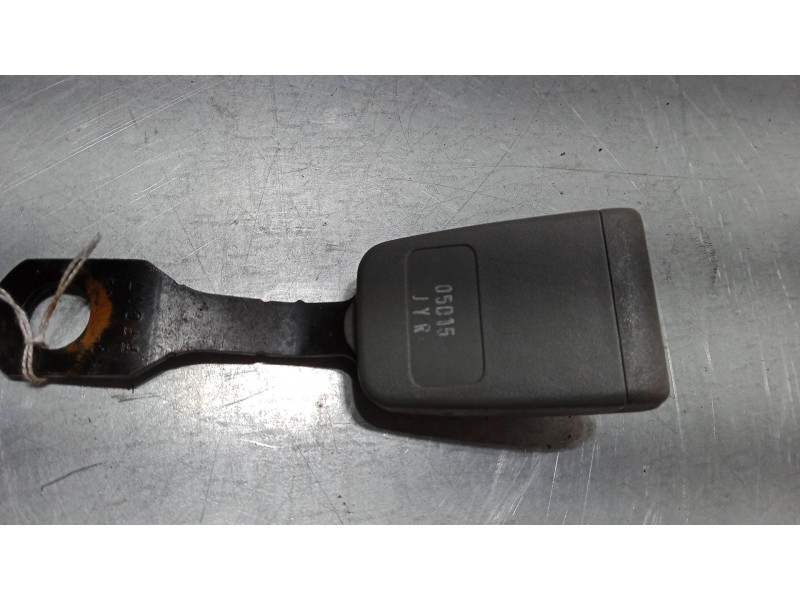 Recambio de anclaje cinturon delantero derecho para chevrolet nubira station wagon 1.8 referencia OEM IAM   