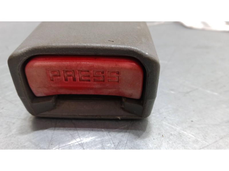 Recambio de anclaje cinturon delantero derecho para chevrolet nubira station wagon 1.8 referencia OEM IAM   