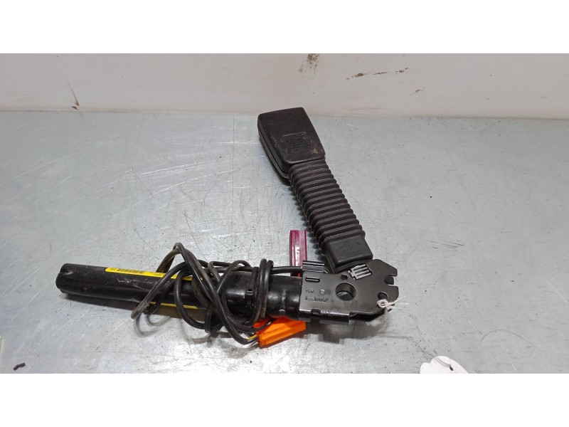 Recambio de anclaje cinturon delantero izquierdo para ford focus ii (da_, hcp, dp) 1.6 tdci referencia OEM IAM   