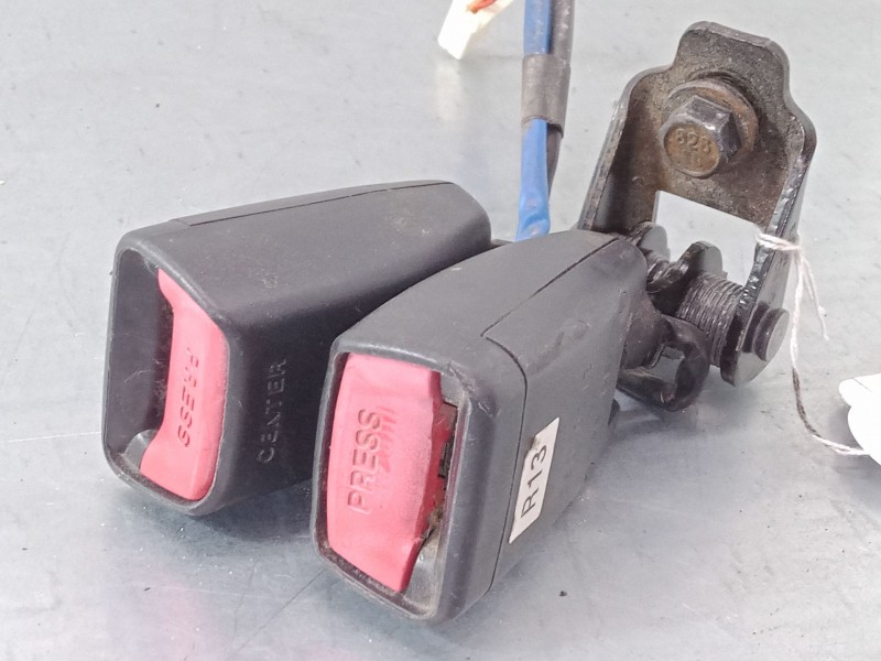 Recambio de anclaje cinturon delantero izquierdo para hyundai i30 (fd) 1.4 referencia OEM IAM   