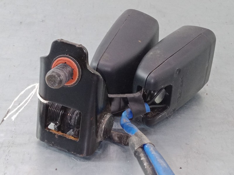 Recambio de anclaje cinturon delantero izquierdo para hyundai i30 (fd) 1.4 referencia OEM IAM   