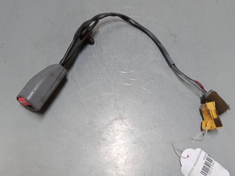 Recambio de anclaje cinturon delantero izquierdo para kia carnival ii (gq) 2.9 crdi referencia OEM IAM   