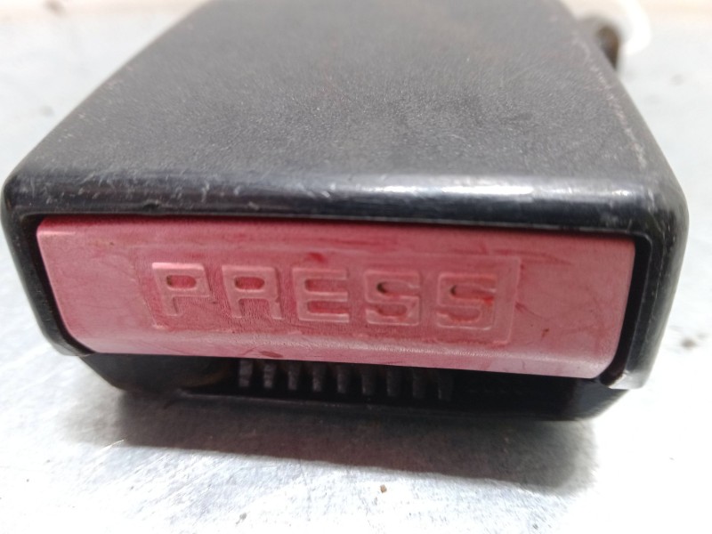 Recambio de anclaje cinturon trasero derecho para peugeot 307 sw (3h) 1.6 hdi 110 referencia OEM IAM   