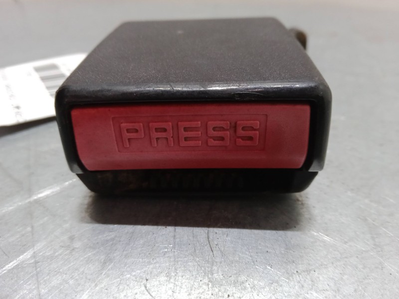 Recambio de anclaje cinturon trasero derecho para peugeot 307 sw (3h) 1.6 hdi 110 referencia OEM IAM   