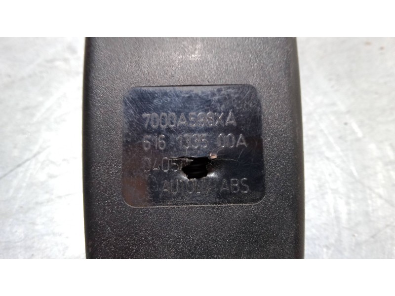 Recambio de anclaje cinturon trasero derecho para mitsubishi colt vi (z3_a, z2_a) 1.3 (z21a) referencia OEM IAM   