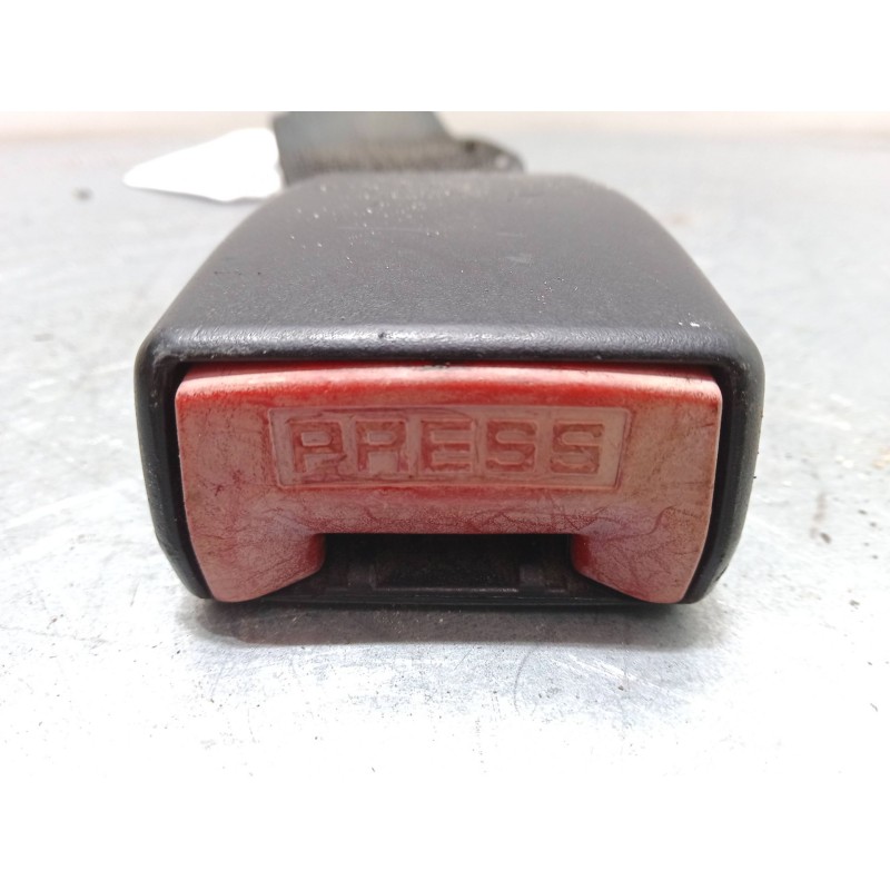 Recambio de anclaje cinturon trasero derecho para nissan micra iii (k12) 1.2 16v referencia OEM IAM 88842ax3111      33048604  1