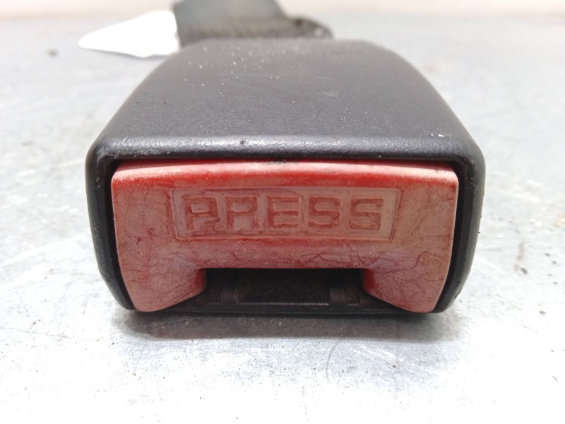 Recambio de anclaje cinturon trasero derecho para nissan micra iii (k12) 1.2 16v referencia OEM IAM 88842ax3111      33048604  1