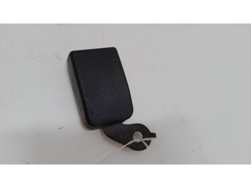 Recambio de anclaje cinturon trasero izquierdo para peugeot 307 sw (3h) 1.6 hdi 110 referencia OEM IAM   