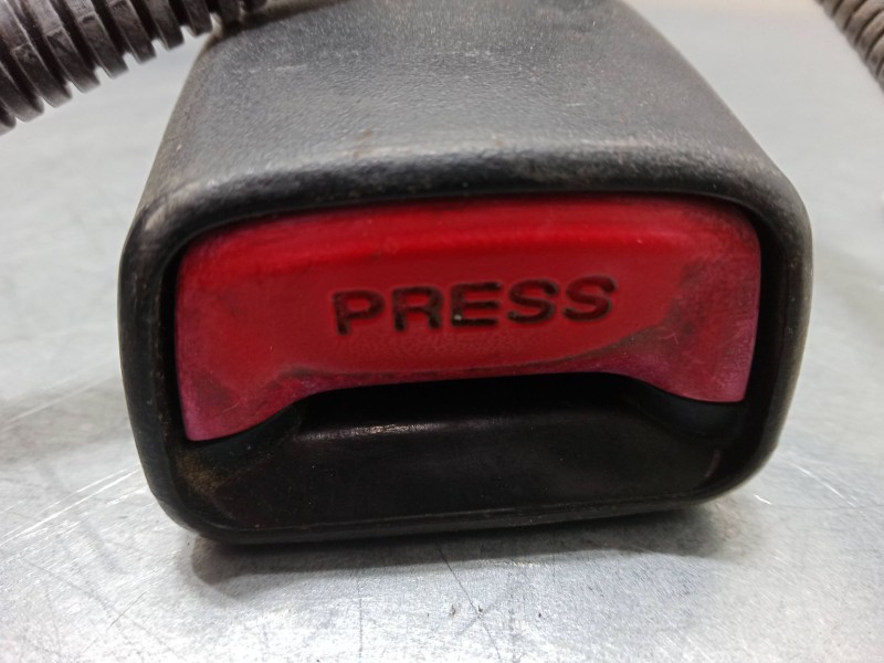 Recambio de anclaje cinturon trasero izquierdo para hyundai i30 (fd) 1.4 referencia OEM IAM   