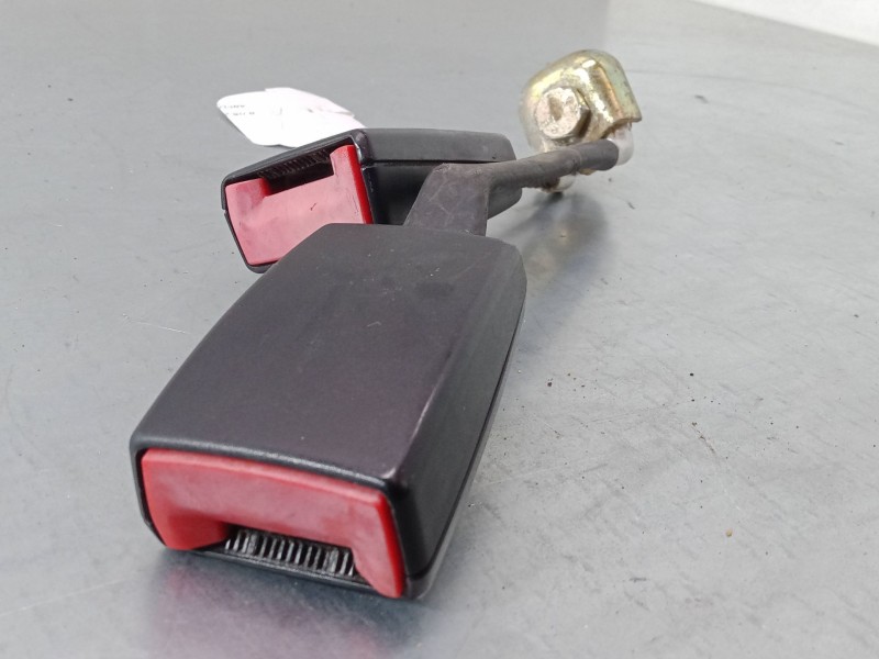Recambio de anclaje cinturon trasero izquierdo para audi a4 b5 (8d2) 2.5 tdi referencia OEM IAM   