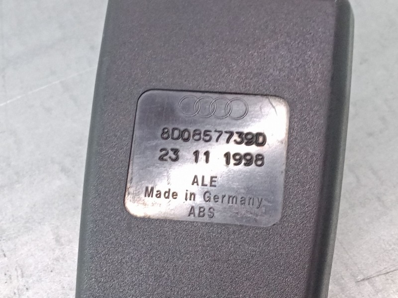 Recambio de anclaje cinturon trasero izquierdo para audi a4 b5 (8d2) 2.5 tdi referencia OEM IAM   