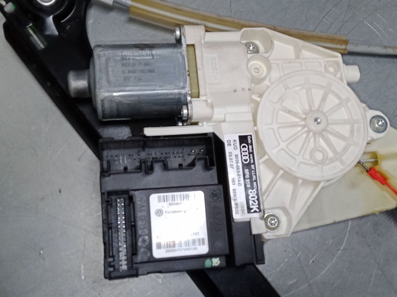 Recambio de elevalunas electrico delantero derecho para audi a3 sportback (8pa) 1.6 referencia OEM IAM 8P0959802K  