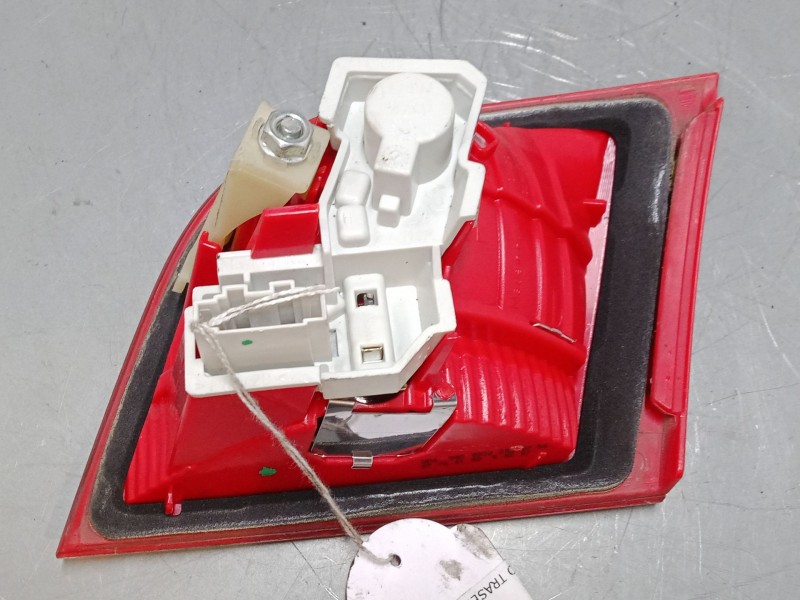 Recambio de piloto trasero porton izquierdo para audi a3 sportback (8pa) 1.6 referencia OEM IAM 8P4945093B  