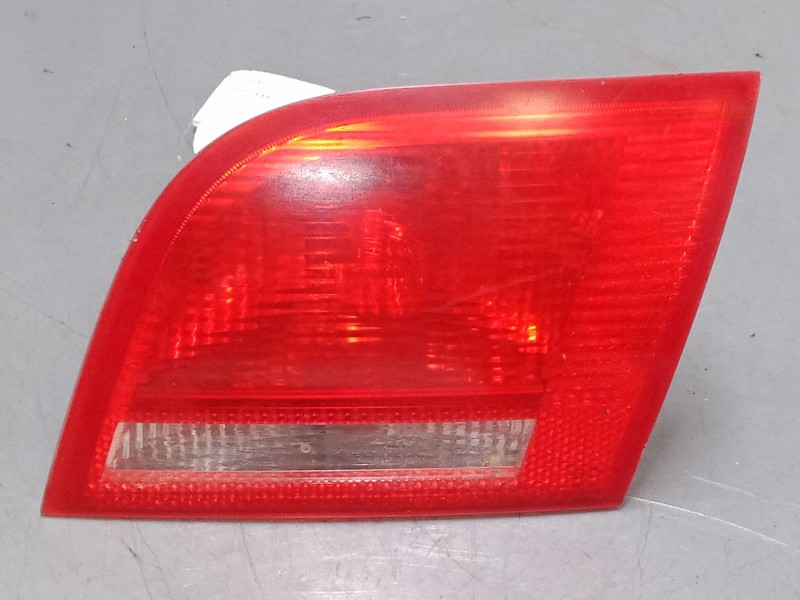 Recambio de piloto trasero porton derecho para audi a3 sportback (8pa) 1.6 referencia OEM IAM 8P4945094B  