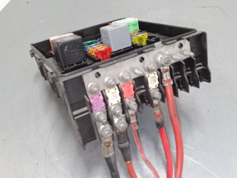 Recambio de caja reles / fusibles para audi a3 sportback (8pa) 1.6 referencia OEM IAM 1K0937125A  