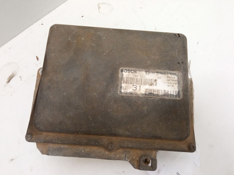 Recambio de centralita motor uce para peugeot 106 ii (1a_, 1c_) 1.1 i referencia OEM IAM 9630278180 MA3.1 0261204622