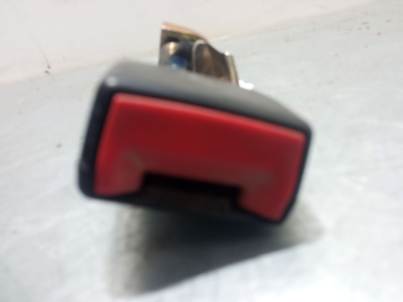 Recambio de anclaje cinturon trasero derecho para volkswagen caddy iii furgoneta/monovolumen (2ka, 2kh, 2ca, 2ch) 1.9 tdi refere