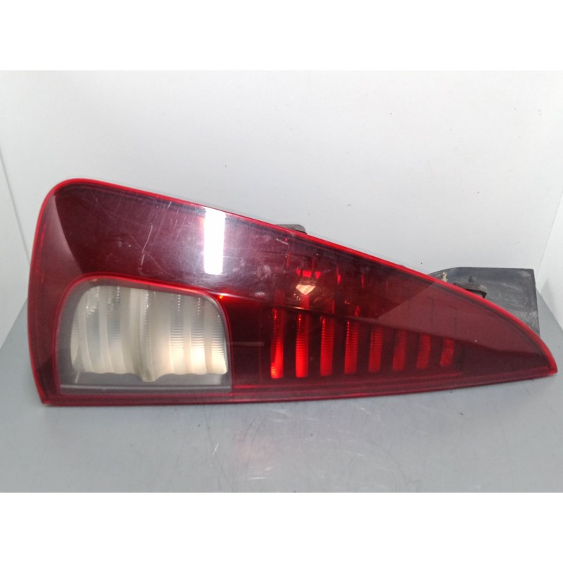 Recambio de piloto trasero derecho para renault espace iv (jk0/1_) 2.0 dci (jk01, jk02, jk1j, jk1k, jk1h) referencia OEM IAM 820