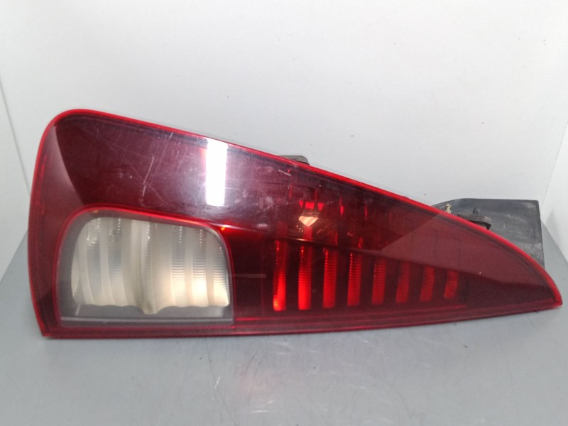 Recambio de piloto trasero derecho para renault espace iv (jk0/1_) 2.0 dci (jk01, jk02, jk1j, jk1k, jk1h) referencia OEM IAM 820