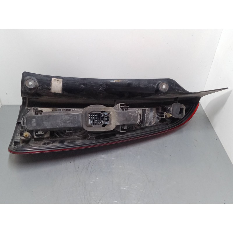 Recambio de piloto trasero derecho para renault espace iv (jk0/1_) 2.0 dci (jk01, jk02, jk1j, jk1k, jk1h) referencia OEM IAM 820