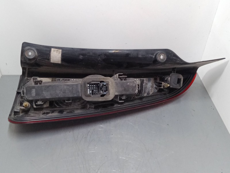 Recambio de piloto trasero derecho para renault espace iv (jk0/1_) 2.0 dci (jk01, jk02, jk1j, jk1k, jk1h) referencia OEM IAM 820