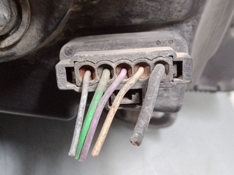 Recambio de faro izquierdo para renault clio ii (bb_, cb_) 1.5 dci (b/cb08) referencia OEM IAM   