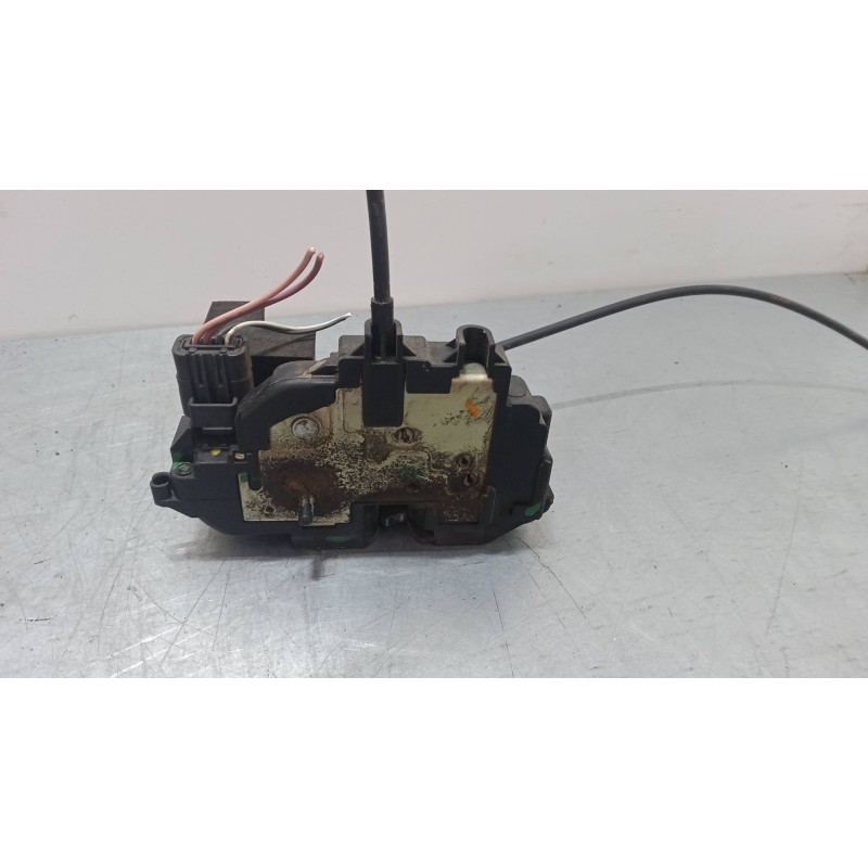 Recambio de cerradura puerta trasera derecha para renault clio iii (br0/1, cr0/1) 1.5 dci referencia OEM IAM   