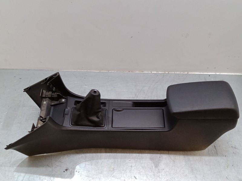 Recambio de consola central inferior para mazda 3 (bk) 1.6 (bk14) referencia OEM IAM   