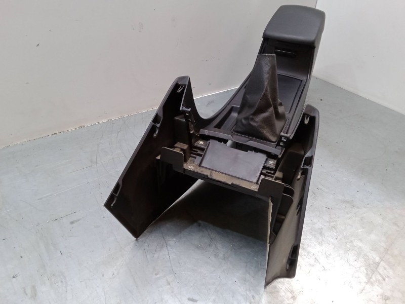 Recambio de consola central inferior para mazda 3 (bk) 1.6 (bk14) referencia OEM IAM   