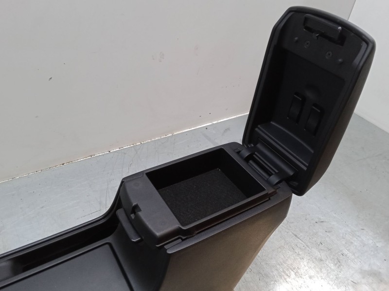 Recambio de consola central inferior para mazda 3 (bk) 1.6 (bk14) referencia OEM IAM   